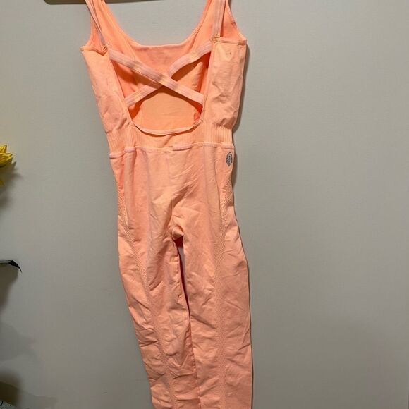 New FP Movement by Free People Good
Karma Bright Neon Orange size XS/S
And M/L - Picture 4 of 12